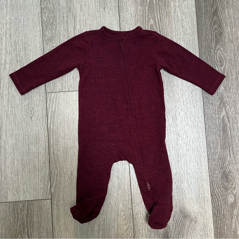 OLD NAVY ZIP UP FOOTED SLEEPER MAROON 6-9MO